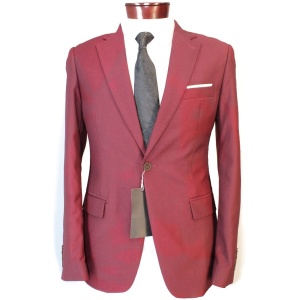 Dark Red Men Suit Elegan style with a smooth feeling fabric best for wedding or meeting (Copy)